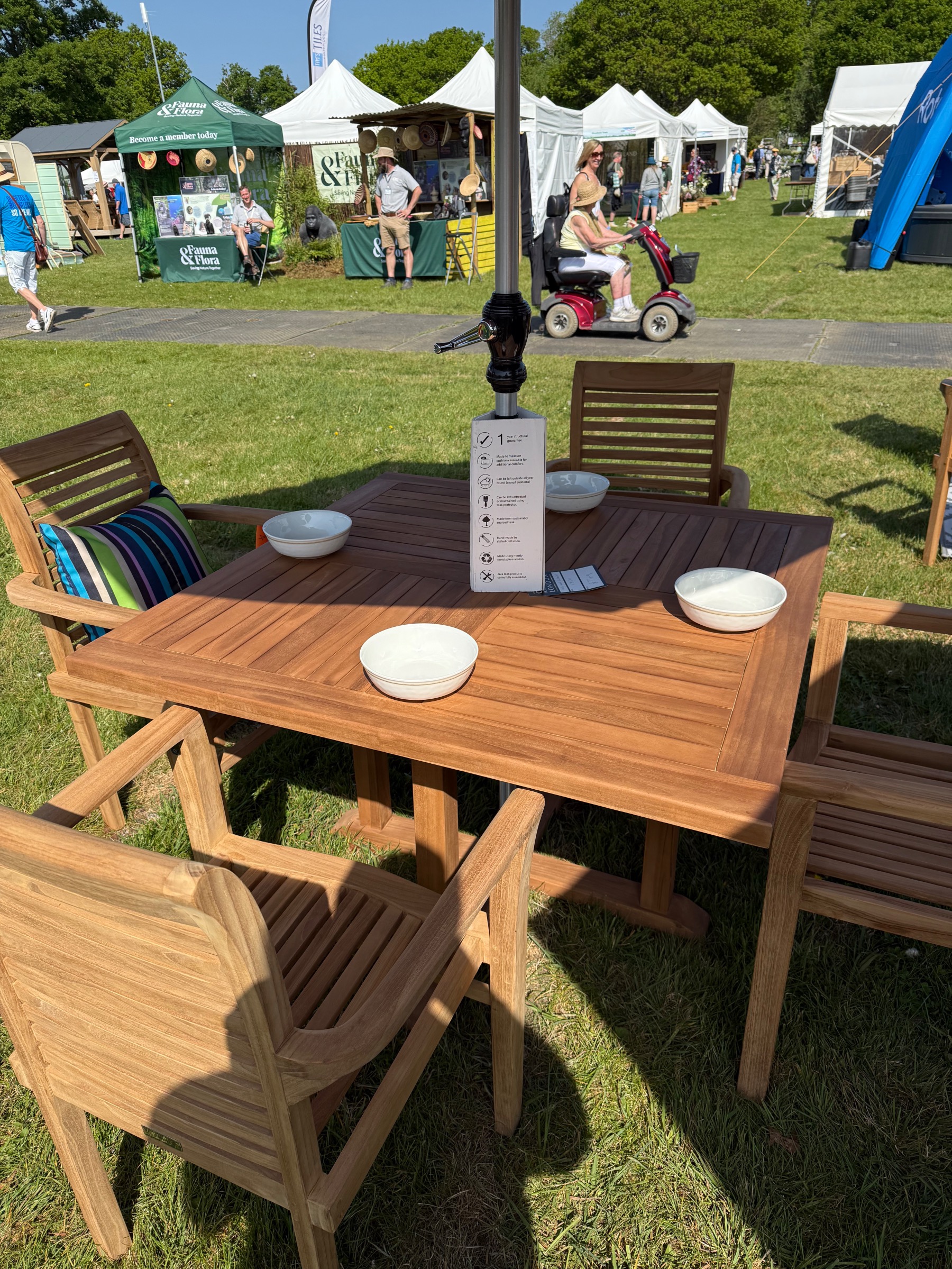 teak sqaure table set