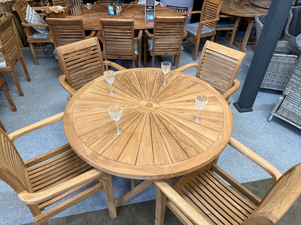 outdoor folding teak table and 4 chairs