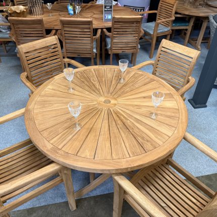 outdoor folding teak table and 4 chairs